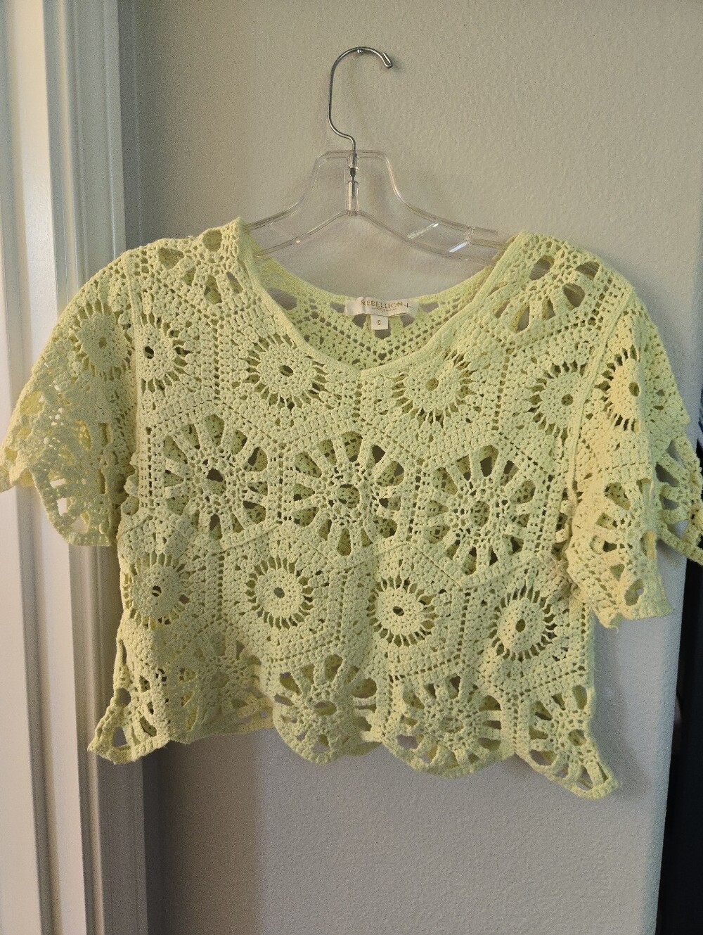 Rebellion Pale Yellow Green Crochet Lace Shell Crop Top, Sz S, Open Weave, Beach